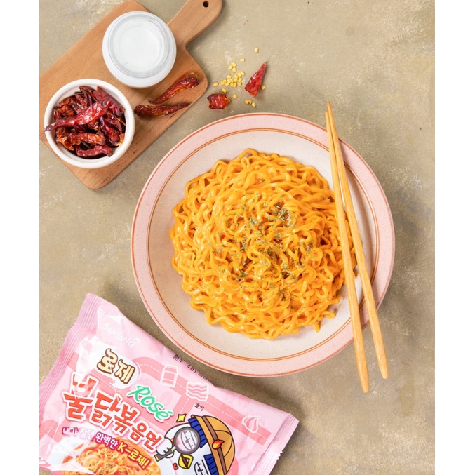 MỲ GÀ CAY SỐT ROSÉ 140G  -  로제불닭볶음면 140g