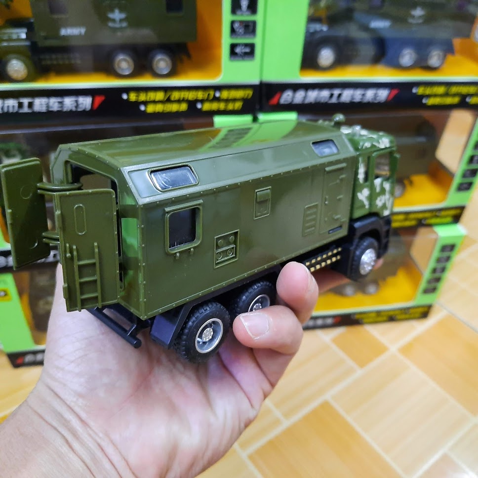 Xe ô tô tải quân sự bằng hợp kim tỉ lệ 1:50 xe mở cửa xe có đèn và âm thanh đồ chơi ô tô trẻ em