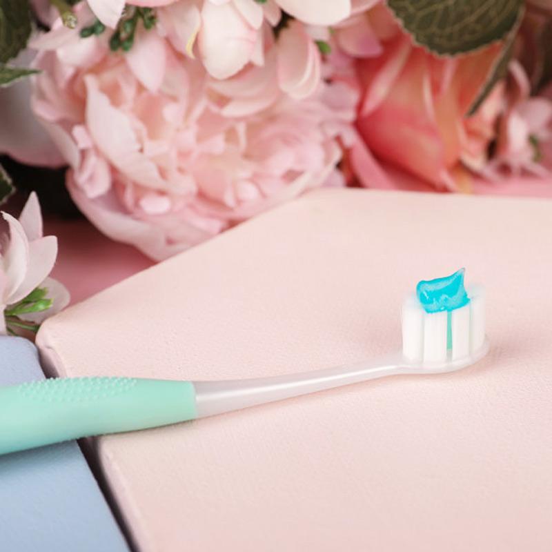 GIAO MÀU NGẪU NHIÊN Bộ đôi bàn chải Colgate Cushion Clean công nghệ tạo