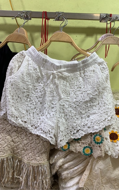 Set biển hot 2020 - set 3 món - bra mix ngọc + quần ren hoa hồng cạp rút + choàng ren hoa tay sóng điệu đà (có tách rời)