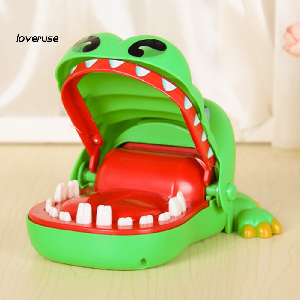 Đồ chơi cá sấu cắn tay vui nhộn độc đáo