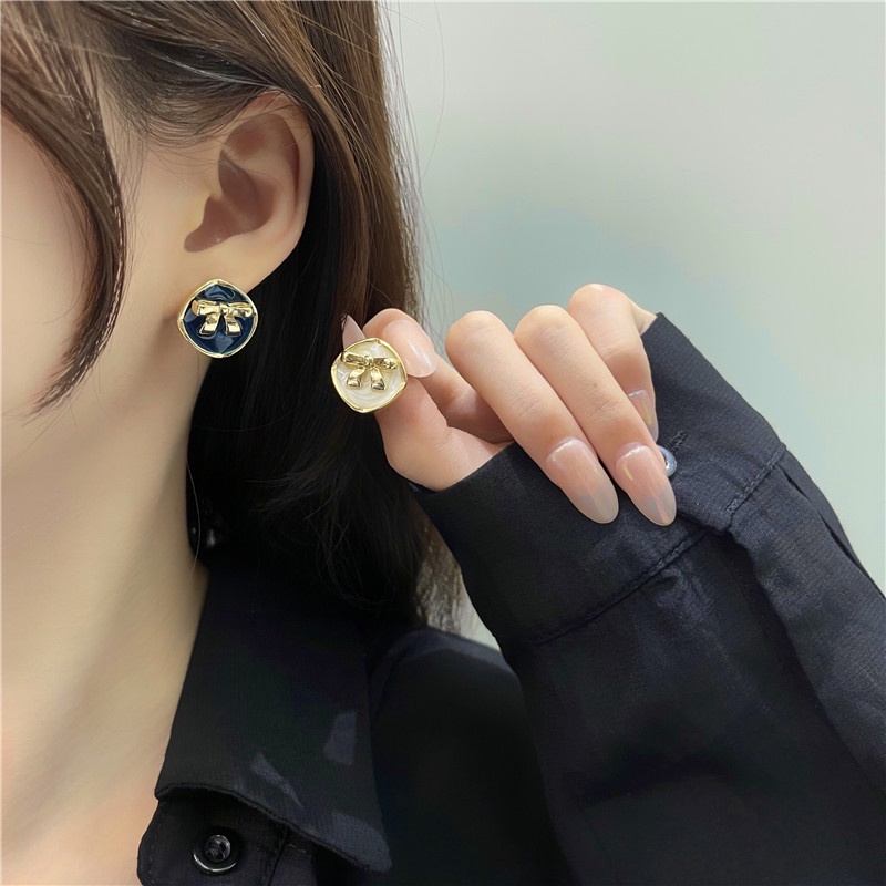 Khuyên tai kẹp không bấm lỗ chốt cố định K181 bằng hợp kim mạ vàng hình vuông đính nơ dáng ngắn Leous Accessories