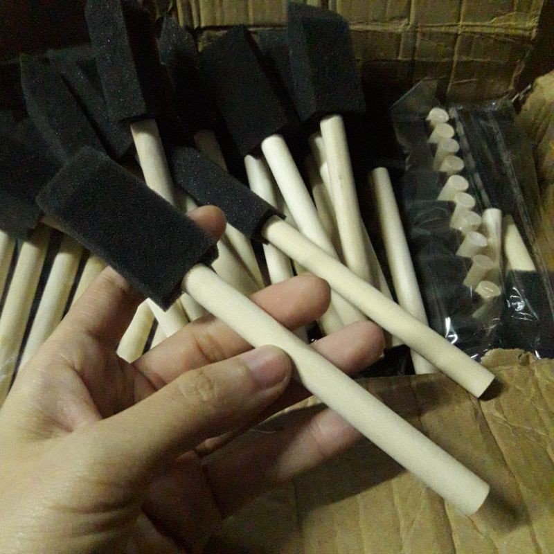 1 cây cọ mút xốp