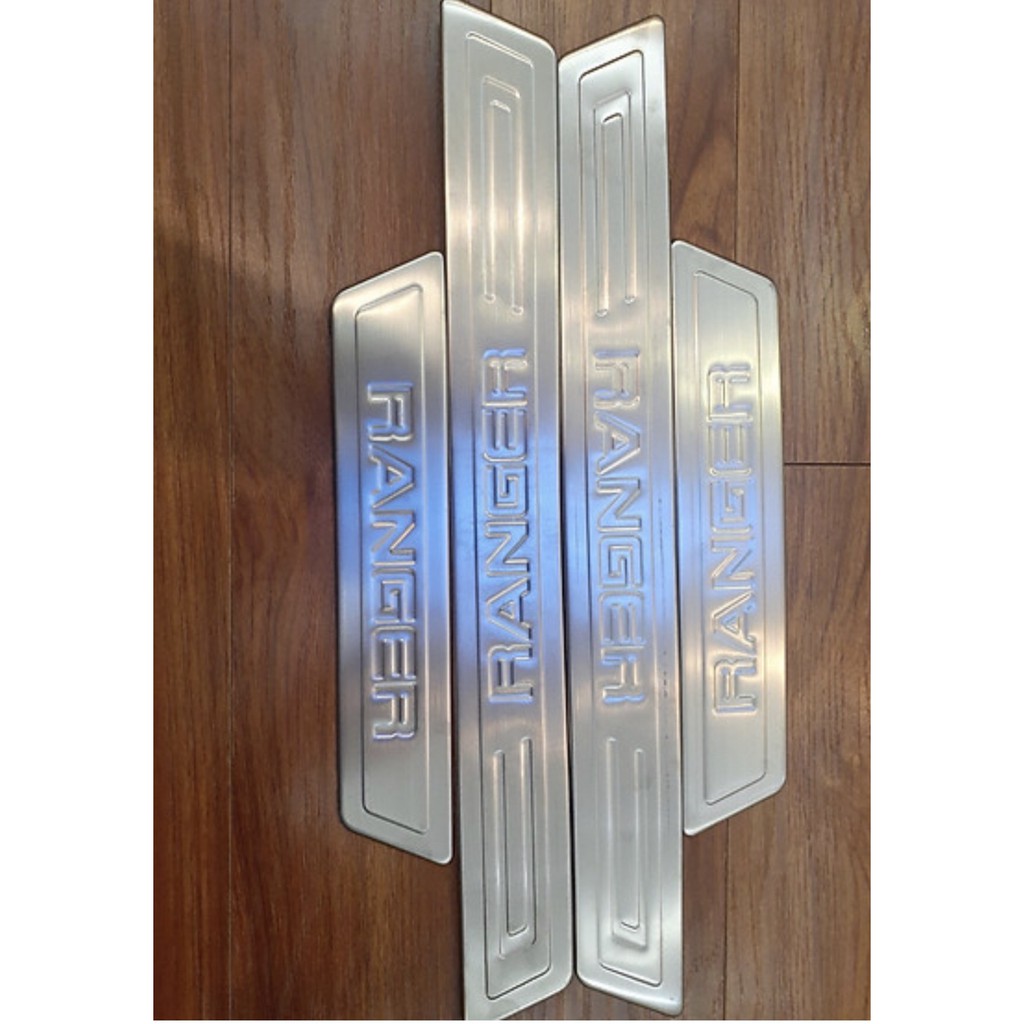 Bộ nẹp bước chân ngoài Inox Ford Ranger các form 2013-2021