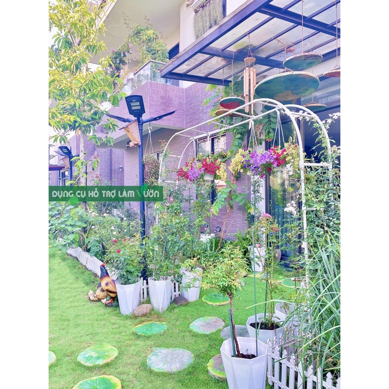 Khung vòm cổng cho hoa hồng leo của Nhật  cao 210cm chiều sâu 31cm màu trắng đen chuyên trồng hoa hồng leo