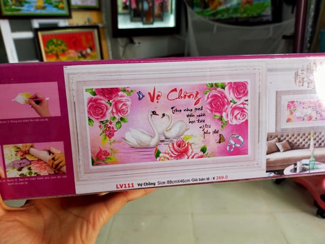 Tranh đính đá Vợ Chồng LV111 (88x46) chưa đính