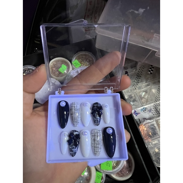 Nail box thiết kế kẻ dạ gắn nơ tặng kèm keo và dũa