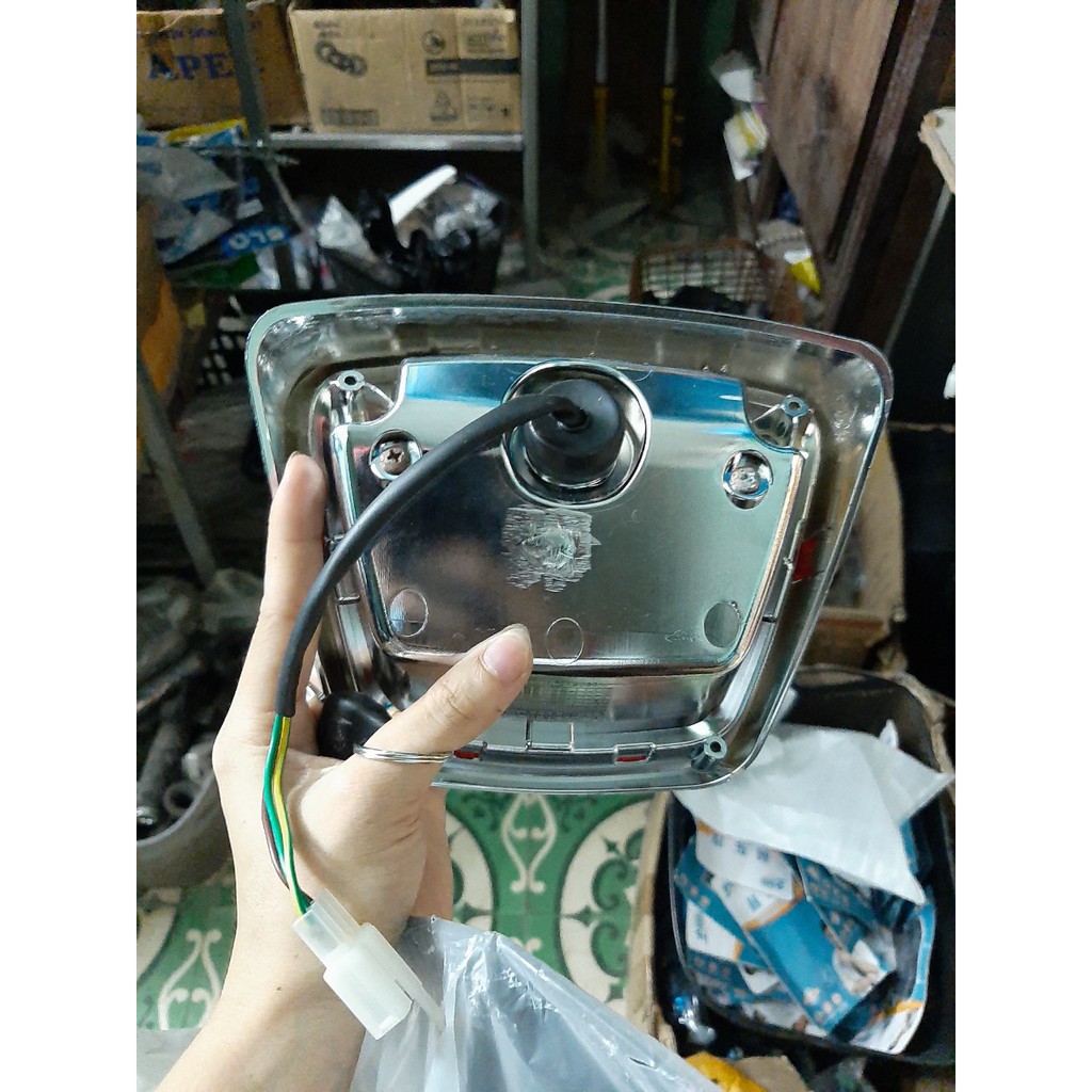 Cụm đèn hậu xe máy điện vespa