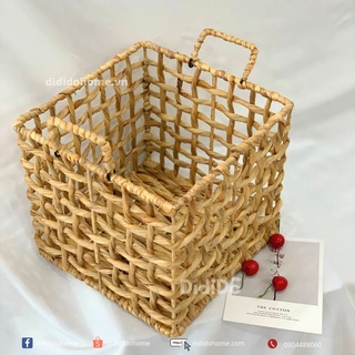 Giỏ lục bình đan thưa khung sắt