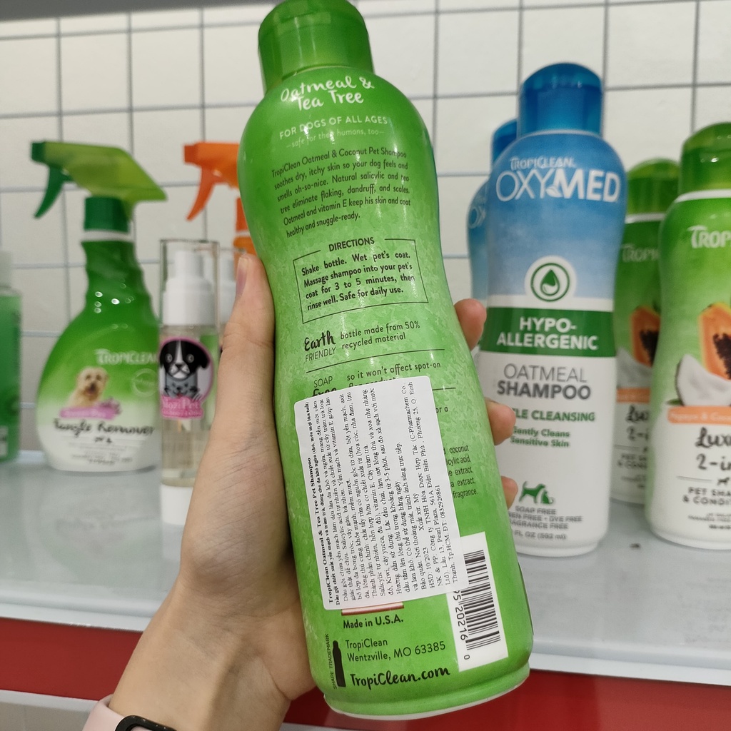 592ml - DẦU GỘI TROPICLEAN CHO DA KHÔ &amp; NGỨA TỪ YẾN MẠCH &amp; TRÀM TRÀ - Oatmeal &amp; Tea Tree Pet Shampoo