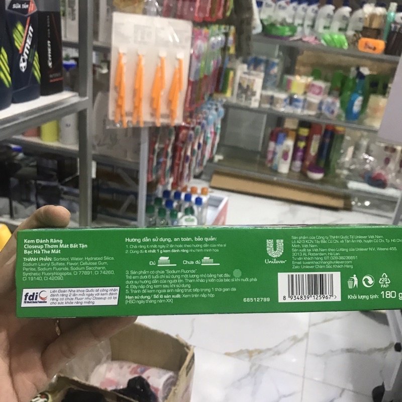 Kem đánh răng pha lê tuyết CloseUp hương bạc hà 180g