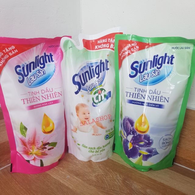 Nước lau sàn Sunlight tinh dầu thiên nhiên hương hoa túi 550g