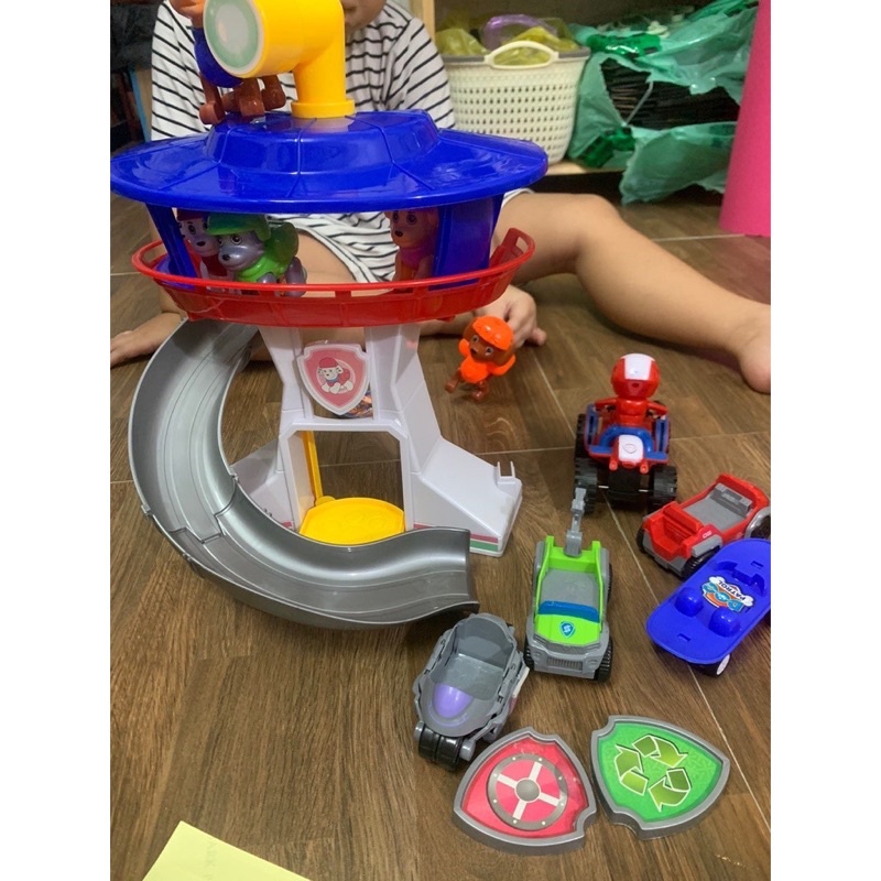 Đồ chơi mô hình đội chó cứu hộ trên tháp canh phòng có đèn có nhạc cho bé