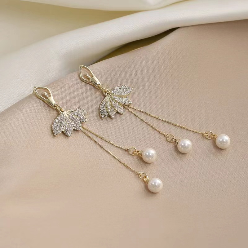 Khuyên Tai Dáng Dài Đính Đá Phối Tua Rua Thời Trang Hàn Quốc Mới Cho Nữ