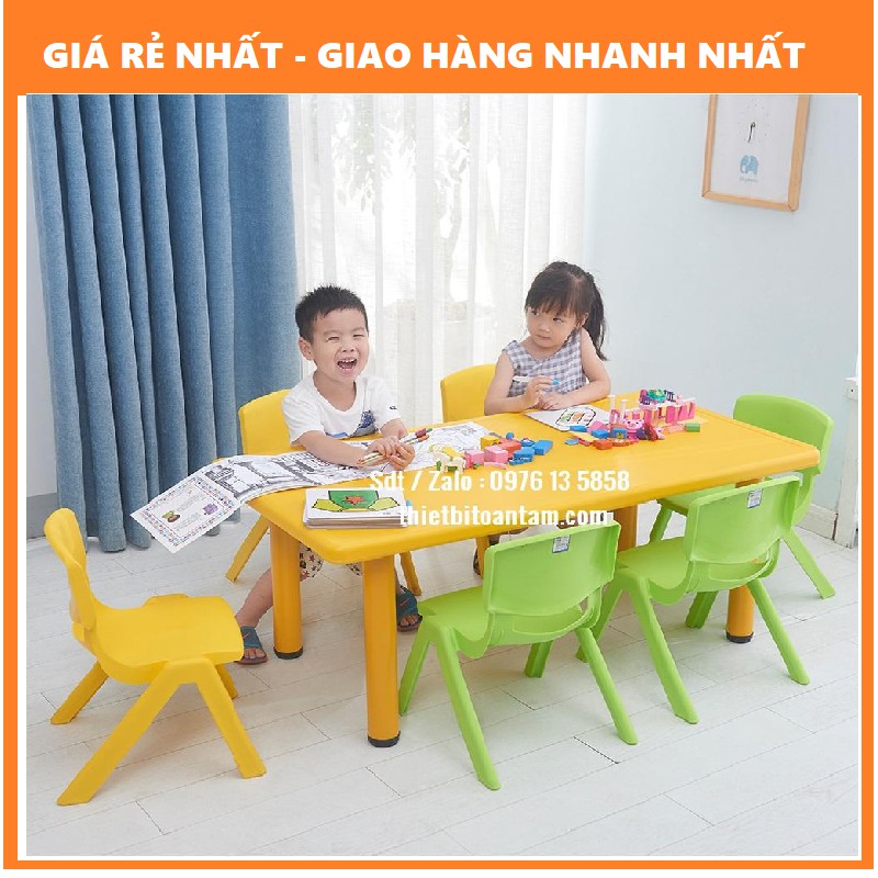 Bàn  nhựa đúc mầm non nhập khẩu cho bé học bài