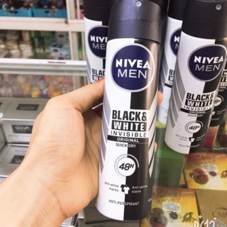 Xịt Ngăn Mùi NIVEA MEN Black & White Ngăn Vệt Ố Vàng Vượt Trội 5in1 (150ml)