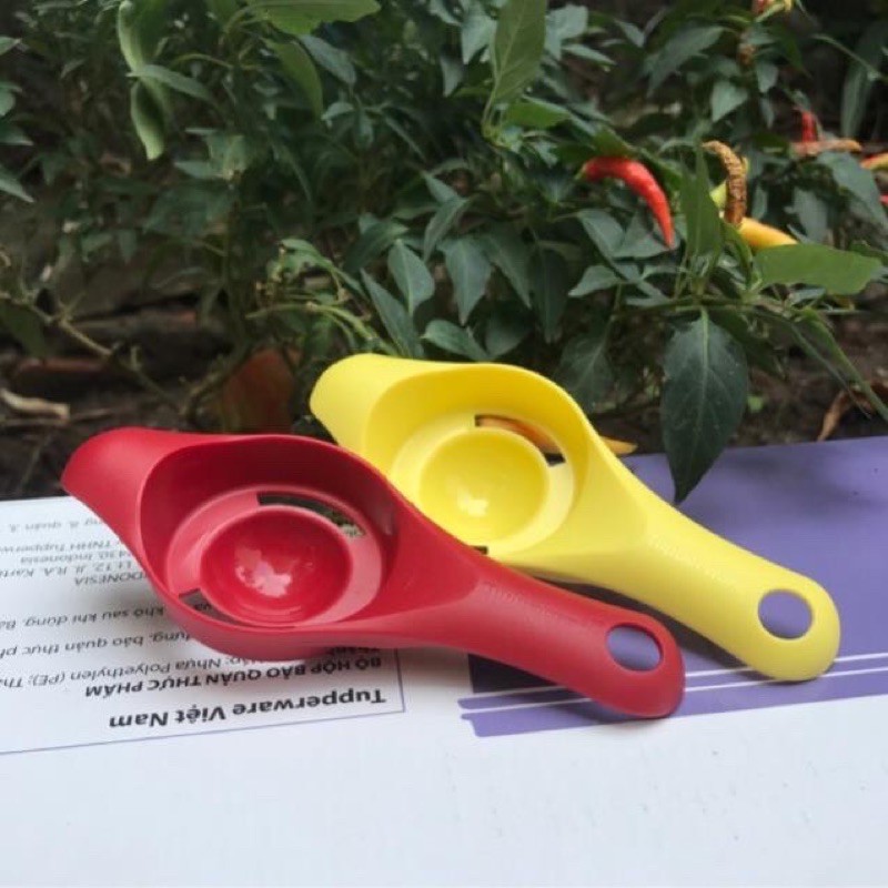 Tách trứng tupperware