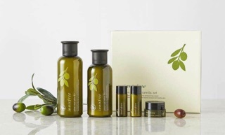 Set dưỡng da đặc biệt từ dầu olive Innisfree