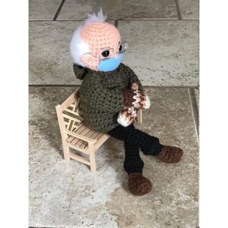 Gấu bông len ông Bernie Sanders