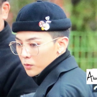 KÍNH MẮT GD BIGBANG PEACEMINUSONE CÓ ẢNH THẬT