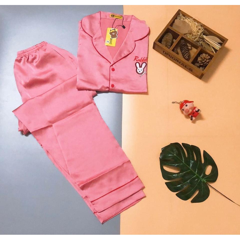 [ Mã WASTRUN4 giảm 10% tối đa 30K đơn 99K] Đồ Bộ Pijama Satin Tay Ngắn Quần Dài In Hình Dễ Thương Form Dưới 60KG | BigBuy360 - bigbuy360.vn
