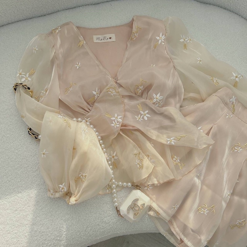 SET ÁO CROP VOAN HOA NỔI CỔ V TAY PHỒNG + SHORT GIẢ VÁY😍😍😍
