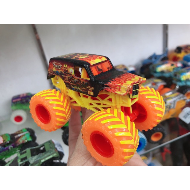 Monster Jam - xe tải quái vật hàng cao cấp