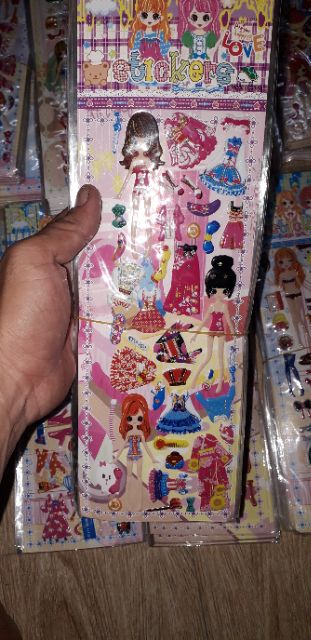 Hình dán Nổi thay quần áo_Một tờ hình dán nổi thay quần áo loại dài có nhiều mẫu khác nhau