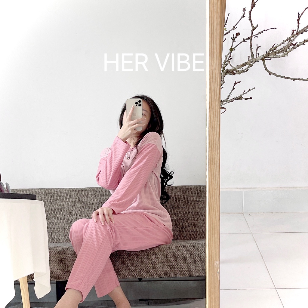 Bộ ngủ thu đông mẫu kẻ phối hình gấu dễ thương tay dài quần dài chất dày ấm Her Vibe