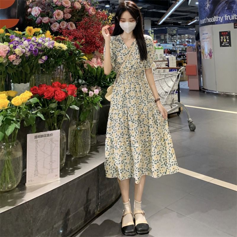 Váy hoa nhí cổ V