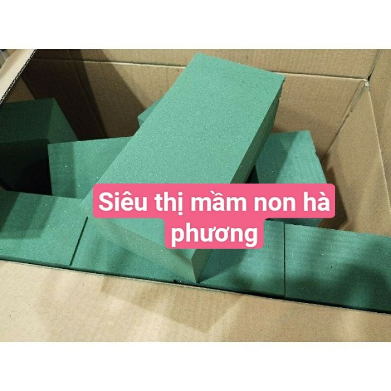 xốp xanh cắm hoa tươi trang trí