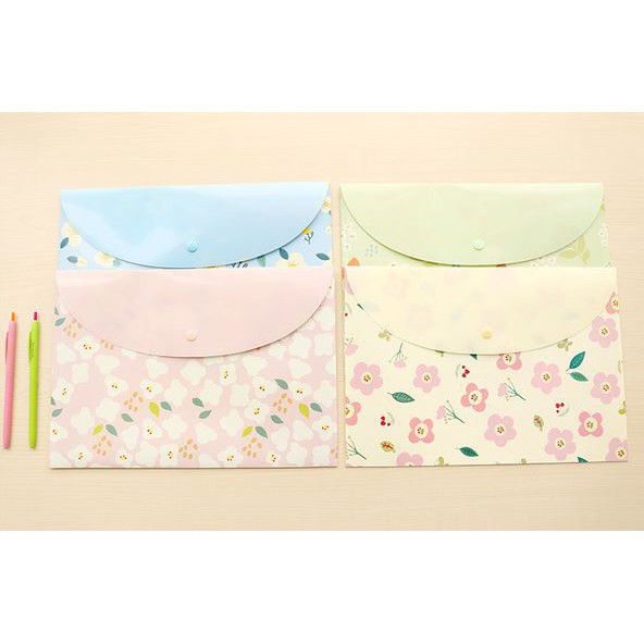 Cặp nhựa đựng sách vở tài liệu - nhiều họa tiết đẹp - giao mẫu ngẫu nhiên - Kích thước: 33,5 x 23cm