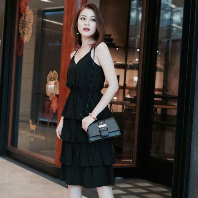Đầm maxi hai dây đen 4 tầng