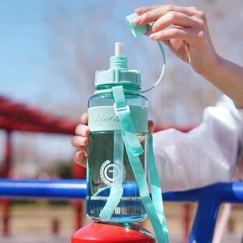 Bình nước sports cup phong cách thể thao 1000ml có ống hút và dây đeo