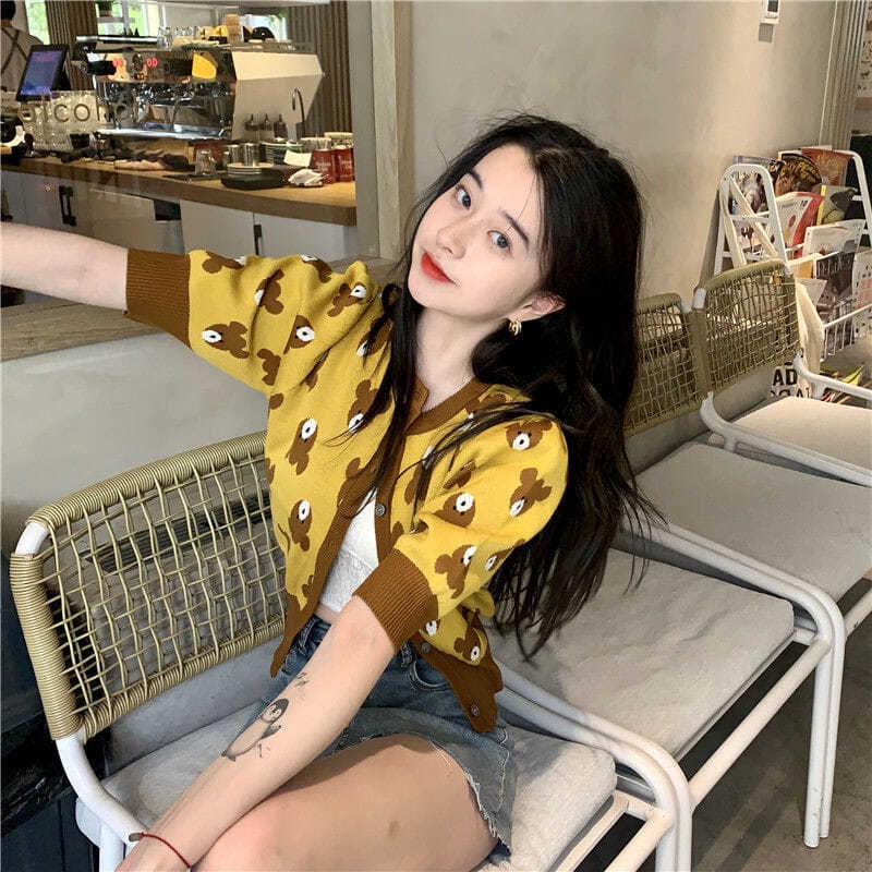 Áo sweater tay phồng ngắn họa tiết gấu cổ điển dễ thương thời trang mùa hè hàng mới 2021 cho bạn nữ