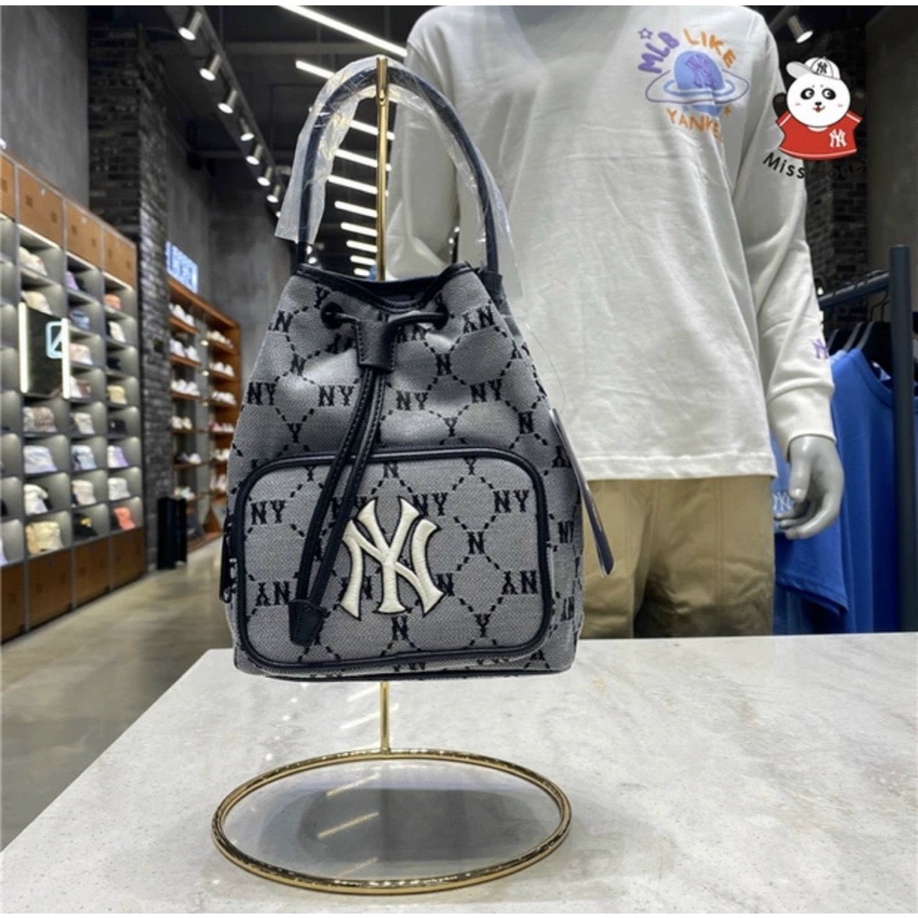 Túi xách nữ đeo vai đeo chéo hãng MLB chuẩn hiệu full tag hãng.