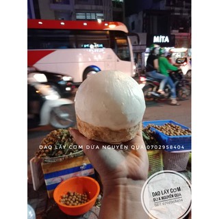 Dao sừng dùng để lấy cơm dừa - cùi dừa nguyên cơm