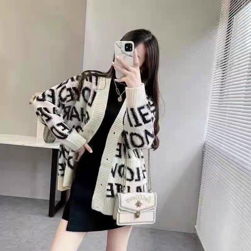 Áo khoác len cardigan hoạ tiết chữ to siêu xinh