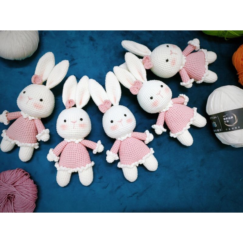 Quà tặng Tết thiếu nhi Thỏ bông móc len kích thước 26cm