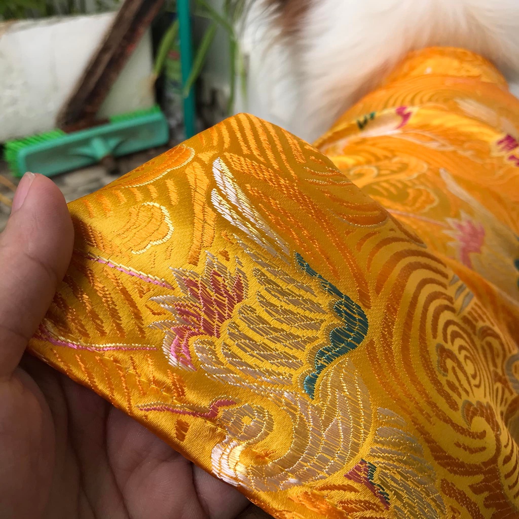 Áo dài tết chó mèo vải gấm họa tiết thêu siêu dễ thươngo