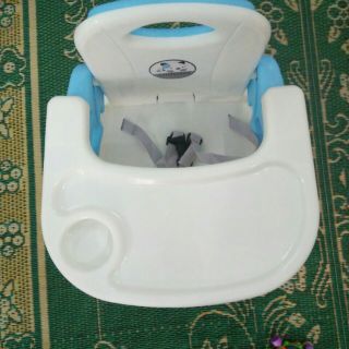 Ghế ăn dặm cho bé