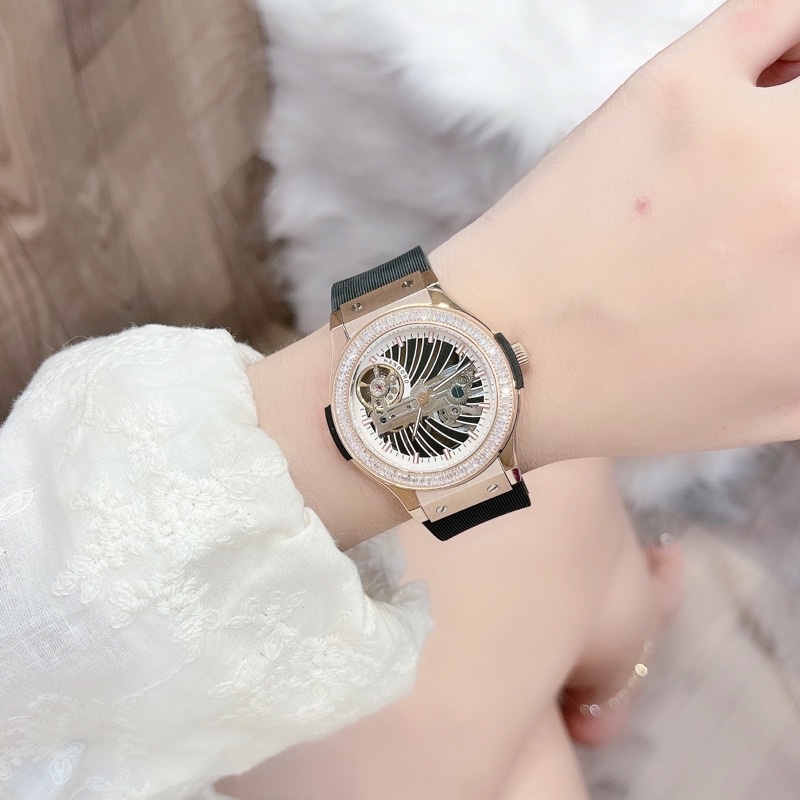 Đồng hồ nữ Hanboro TẶNG kèm lắc tay hoa .