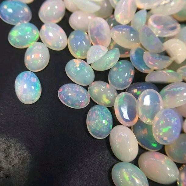 Đá Opal Tự Nhiên Màu Trắng Độc Đáo