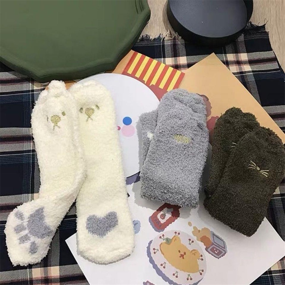 1 đôi tất lông cừu san hô giữ ấm ba chiều in họa tiết hoạt hình dễ thương