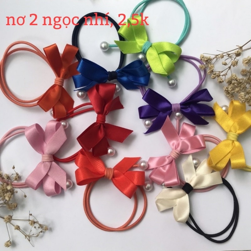 Cột tóc nữ