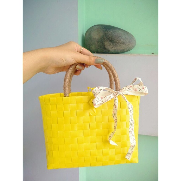 Giỏ đan đính nơ xinh