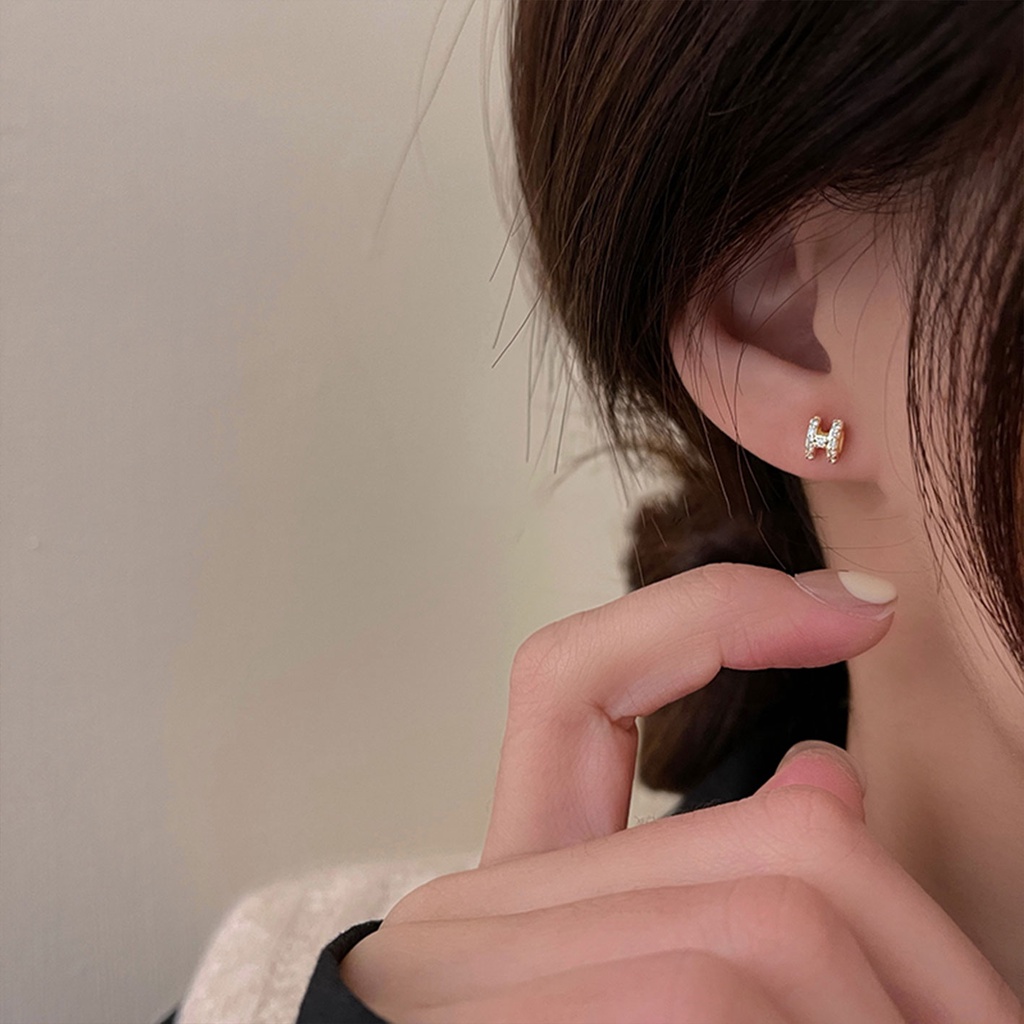 Khuyên Tai Chữ H Đính Đá Zircon Đơn Giản Tinh Tế Không Cần Dùng Để Lấy Khuyên Tai Khi Ngủ