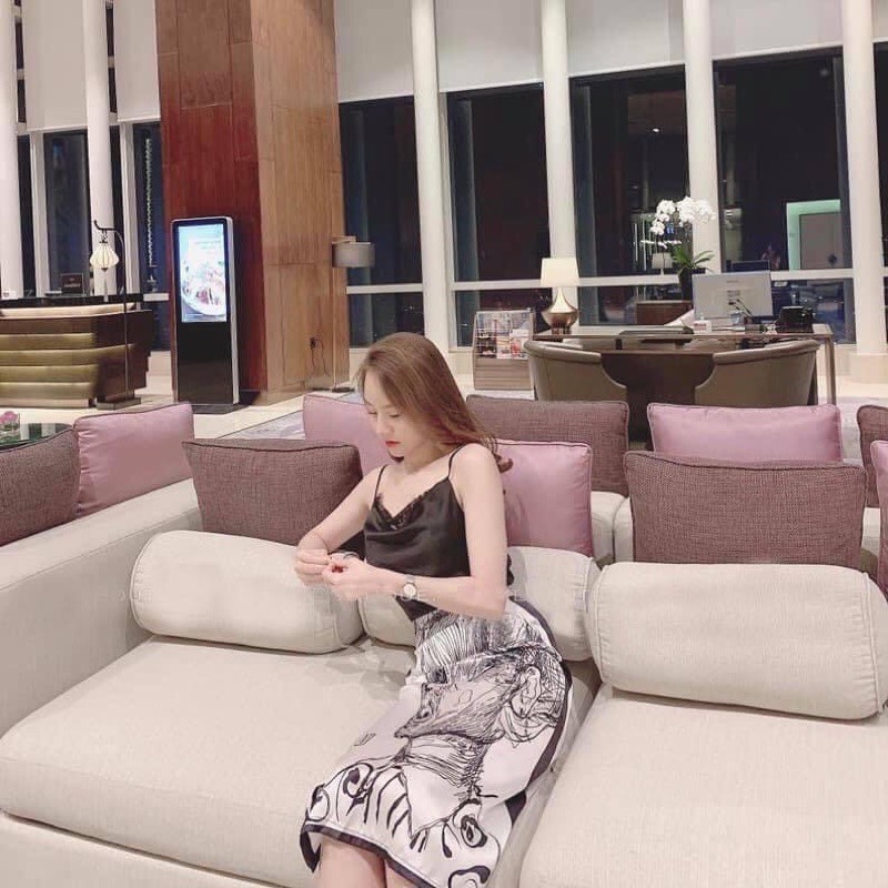 ⚡️BÁN SỈ⚡️Set áo 2 dây cổ ren kèm chân váy hoạ tiết đen trắng | BigBuy360 - bigbuy360.vn