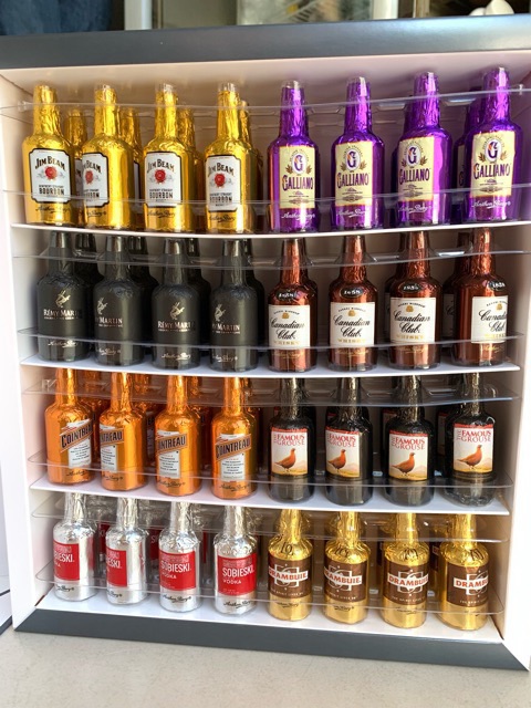 16 chai socola rượu Anthon Berg mùi date 7/2024