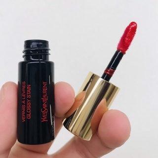 Son kem minisize YSL Tatouage Couture Matte Stain màu 01 Rouge Tatouage